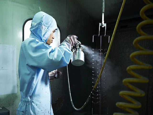 溶剤塗装とは？特徴や粉体塗装との違いについて専門家が解説！の図解1